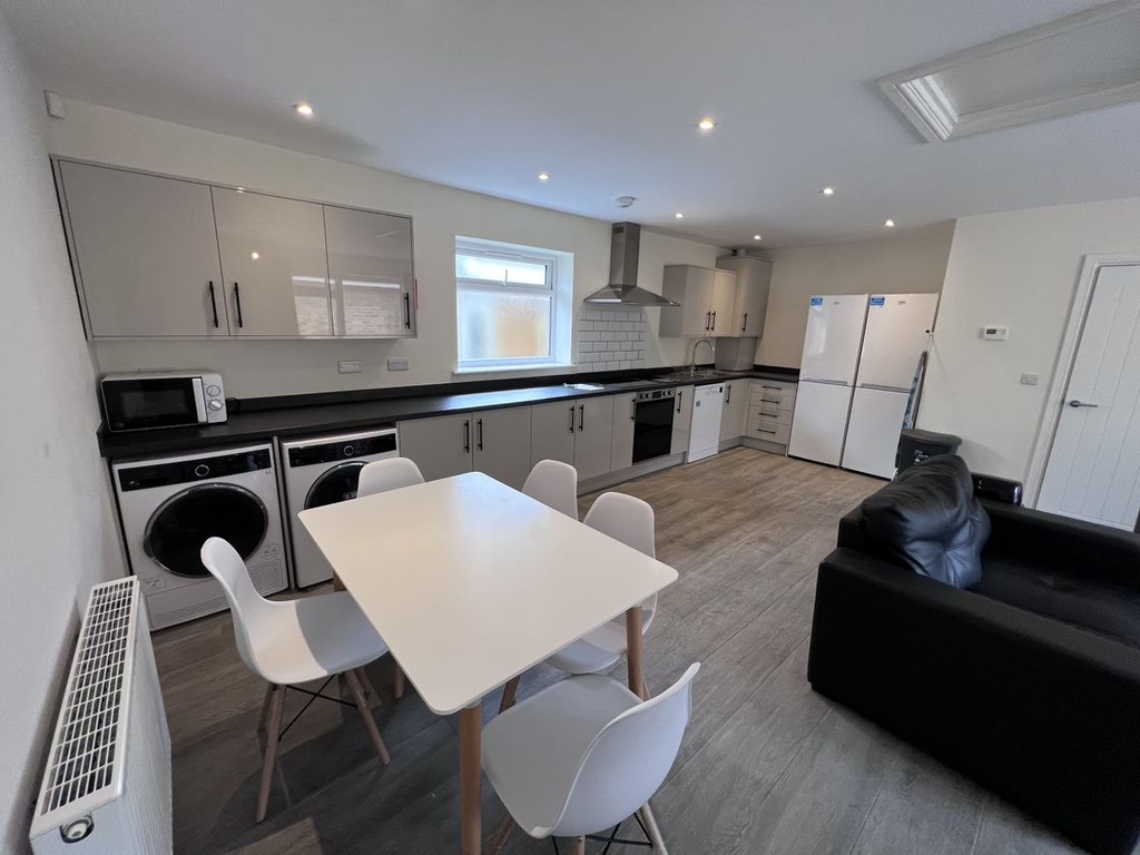 Image of Deramore Drive, Badger Hill