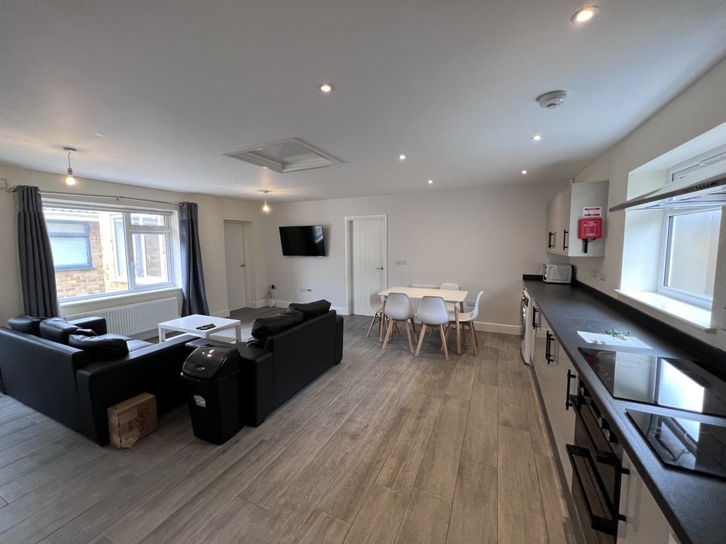 Image of Deramore Drive, Badger Hill