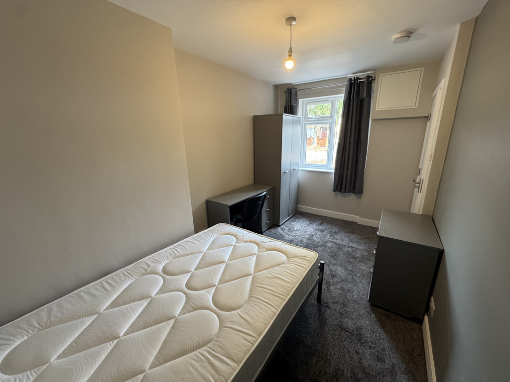 Image of Fifth Avenue, Tang Hall