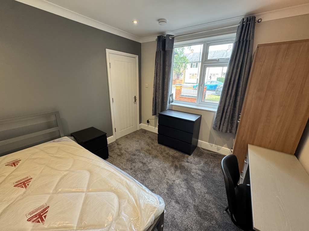 Image of Fifth Avenue, Tang Hall