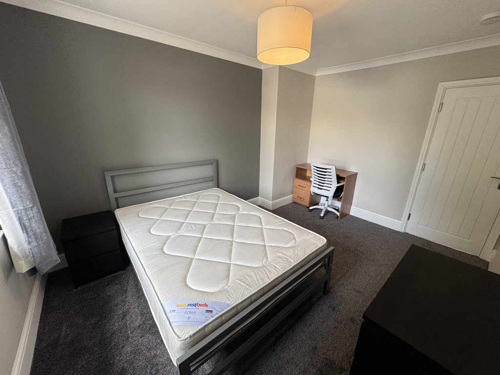 Image of Fifth Avenue, Tang Hall