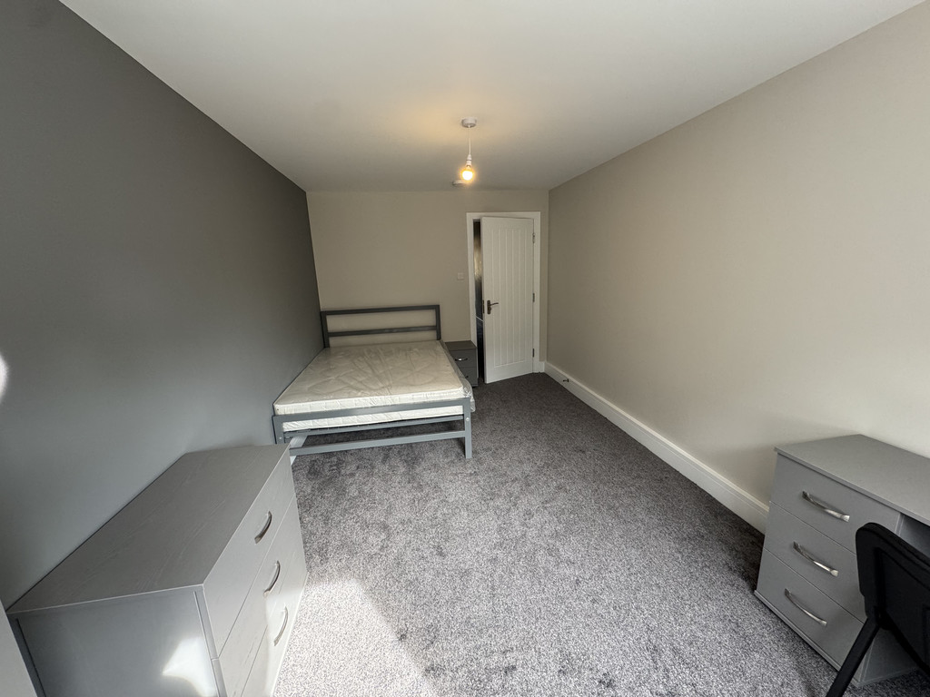 Image of Fifth Avenue, Tang Hall