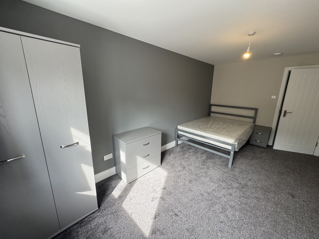 Image of Fifth Avenue, Tang Hall