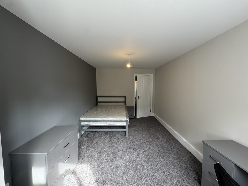 Image of Fifth Avenue, Tang Hall