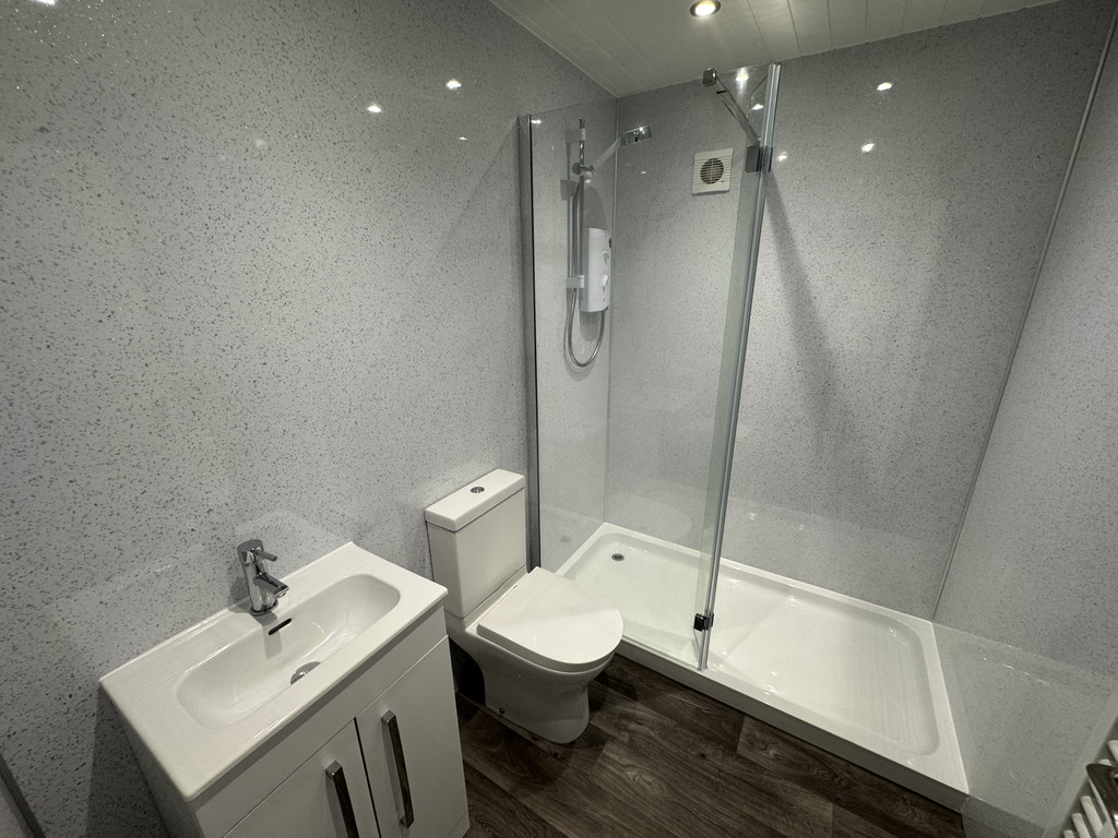 Image of Fifth Avenue, Tang Hall