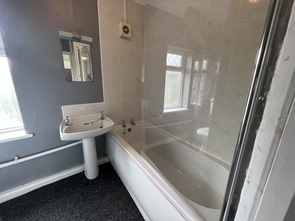 Image of Fifth Avenue, Tang Hall