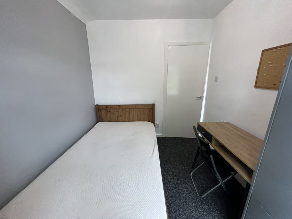 Image of Fifth Avenue, Tang Hall