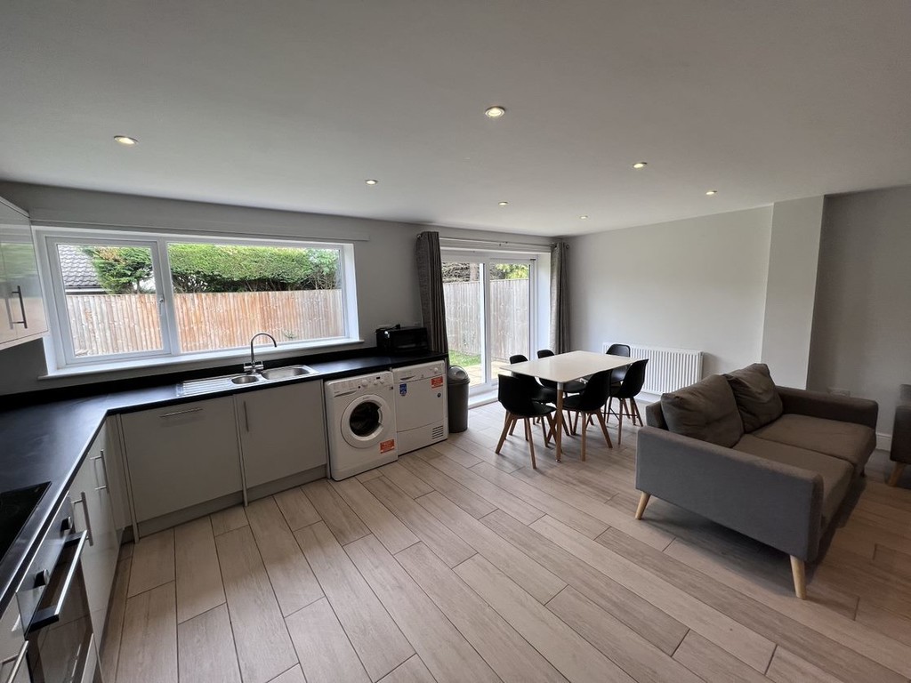 Image of Deramore Drive, Badger Hill